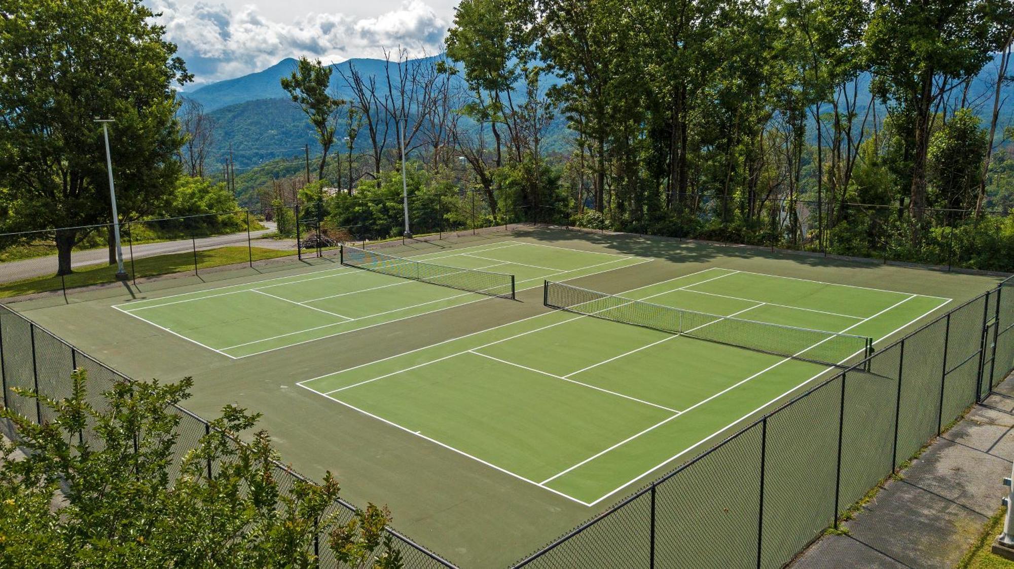Serenity Heights, Amazing Views, Hot Tub Pool Access, 1089 Free Tickets Each Paid Day, Dollywood Gatlinburg Phòng bức ảnh